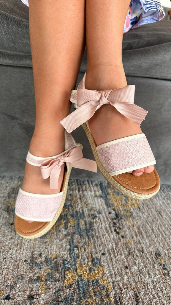 Sandalia para niña con adorno de moño en costado modelo Juliette