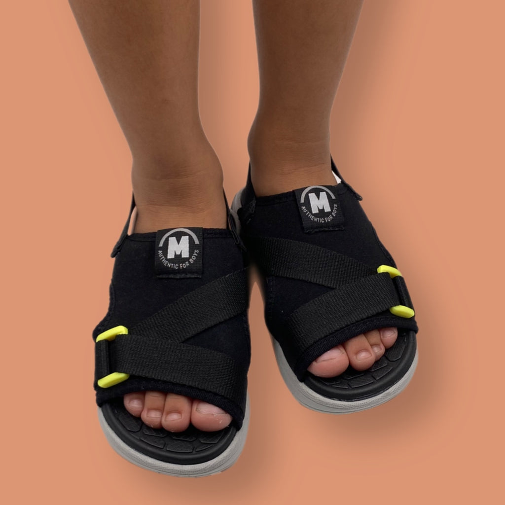 Sandalia en lycra con elastico ajustable de niño modelo 2606.113
