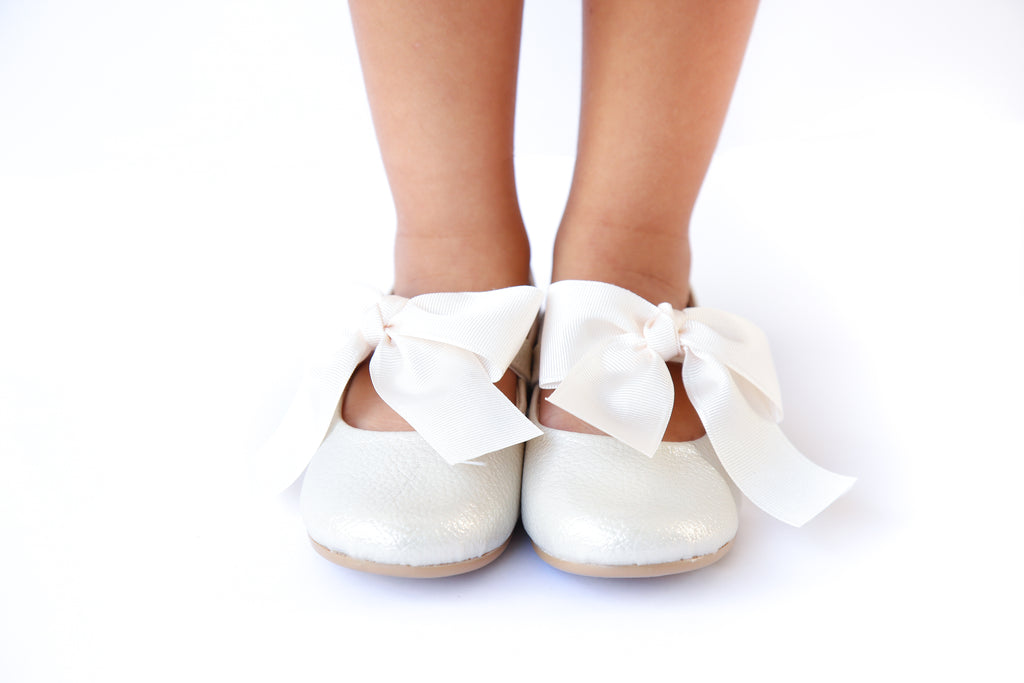 Zapato Cerrado con Moño modelo shine