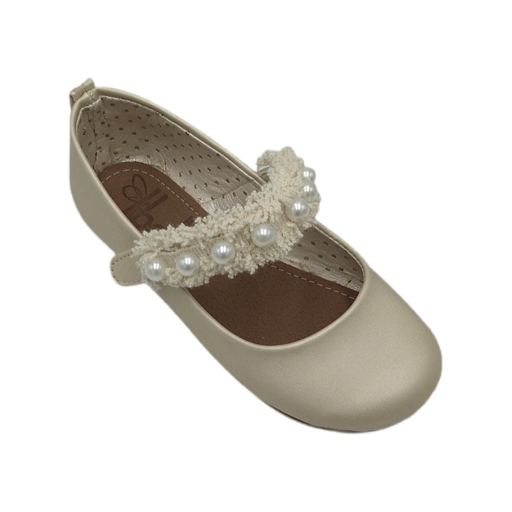 Zapato ivory con perlas en traba modelo Queen Reyna